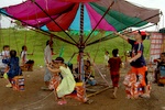 Hand-powered swing-thing